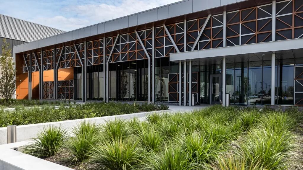 Meta Continues Clean Energy Pursuit to Offset Data Center Emissions
